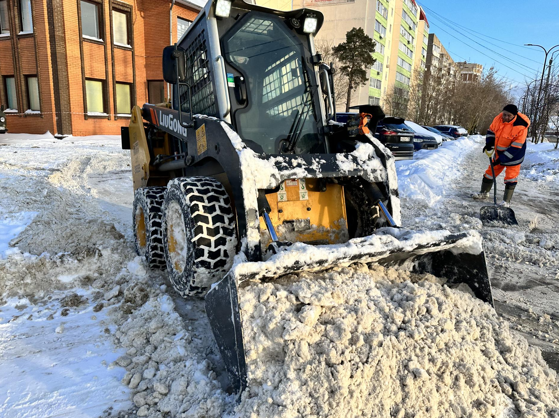 Наро-Фоминск очищают от снега. В городе работает более 30 единиц техники |  REGIONS.RU / Наро-Фоминск