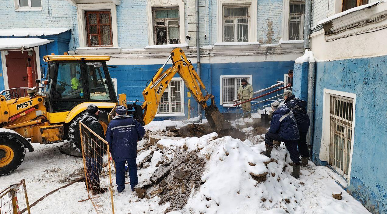 Пока морозы отступили, люберецкие коммунальщики не теряют время и проводят плановые работы по ремонту