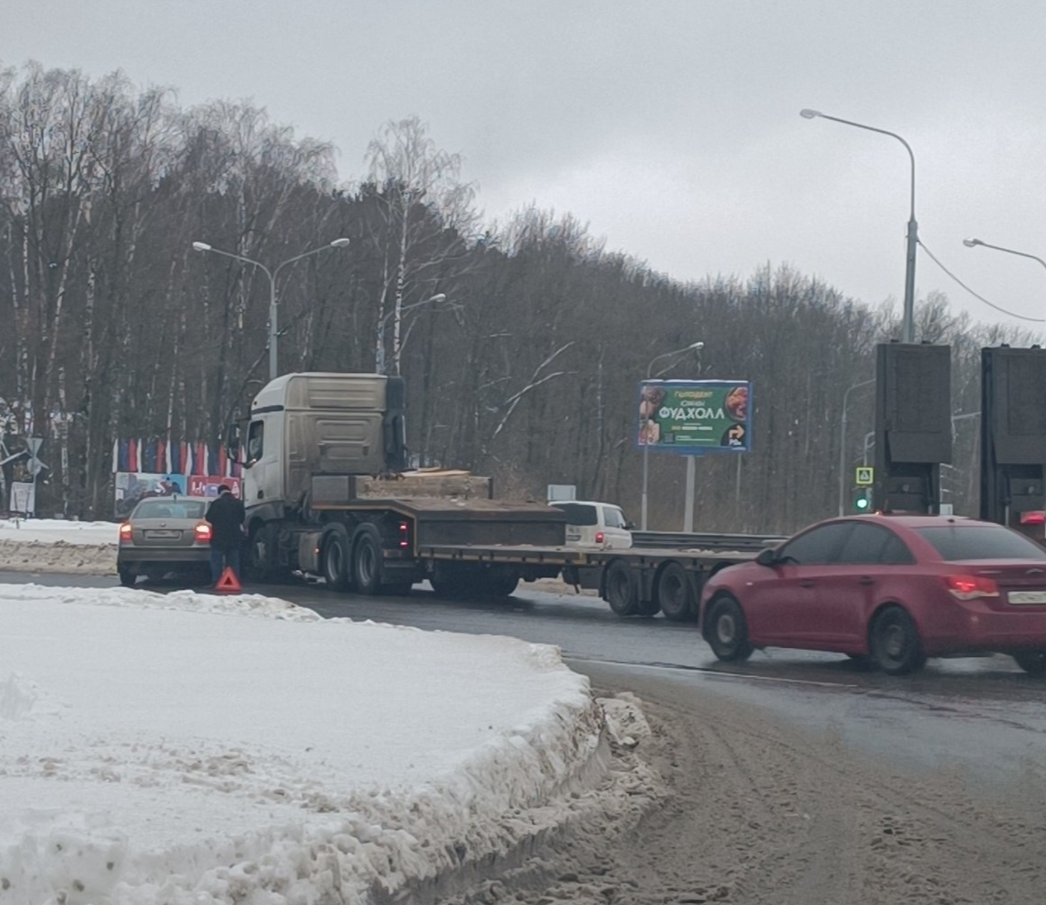 На Южном обходе затруднено движение  из-за ДТП