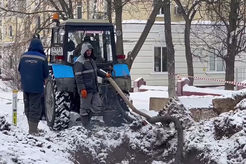 Из-за прорыва на трассе по улице Володи Дубинина введены временные ограничения по горячему водоснабжению в микрорайоне Шепчинки