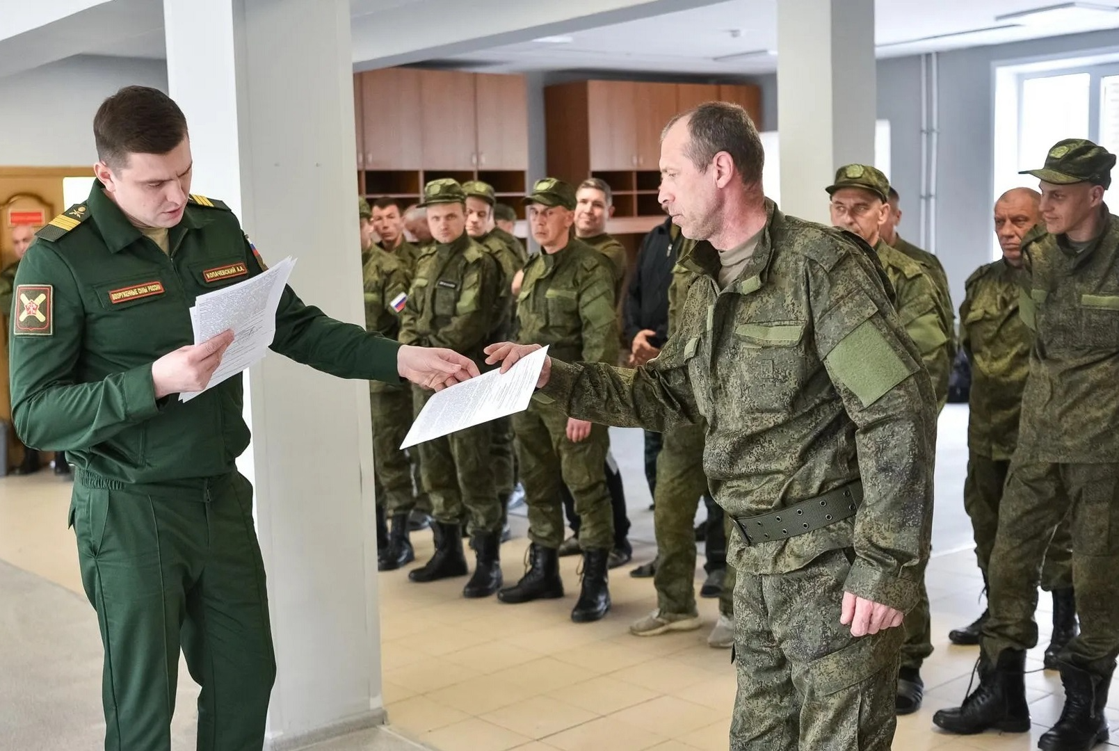 «Высокие выплаты и серьезный социальный пакет»: депутат Мособлдумы рассказал о мерах поддержки контрактников