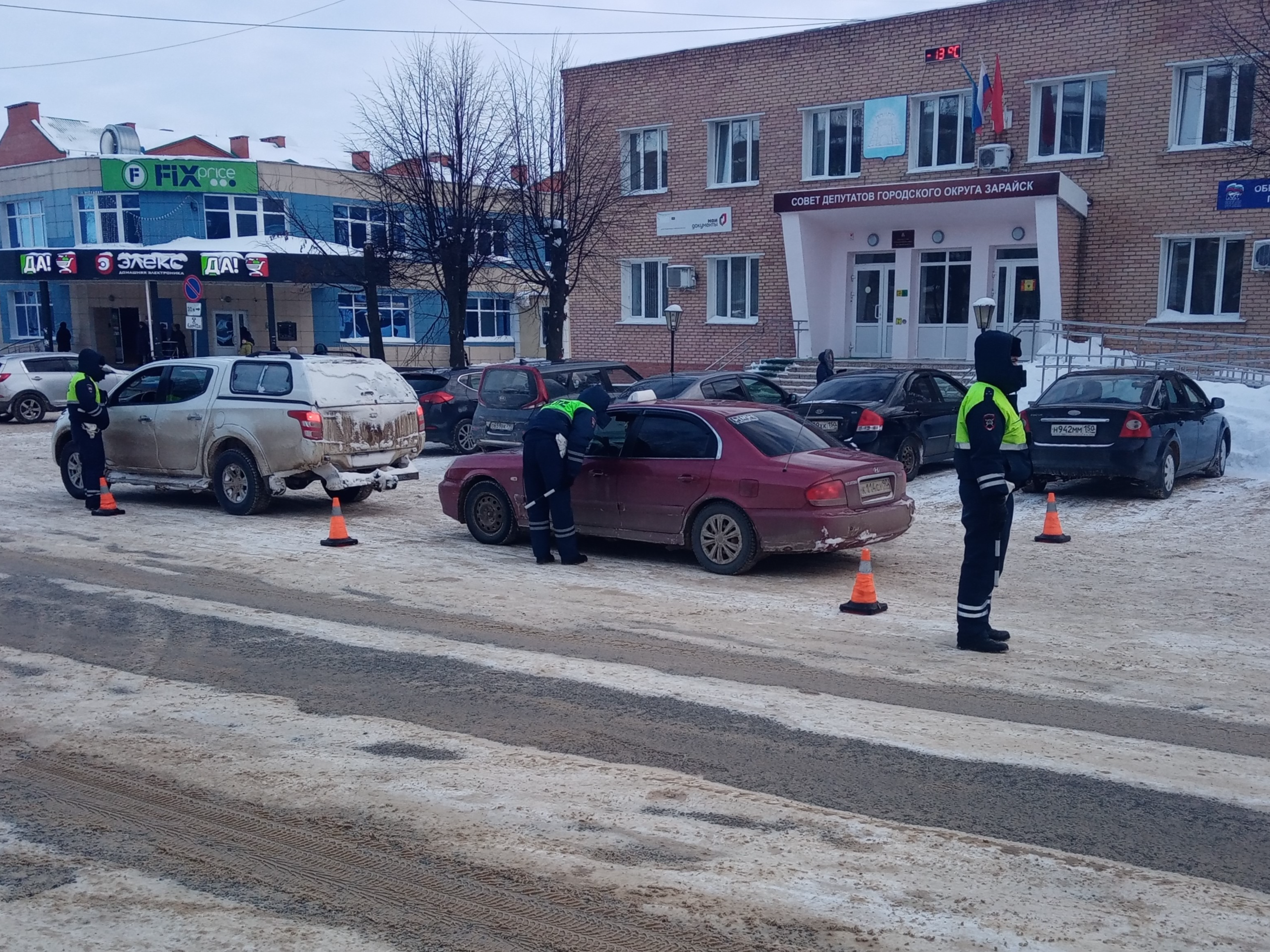 Подмосковные автоинспекторы занимаются безопасностью детей на каникулах