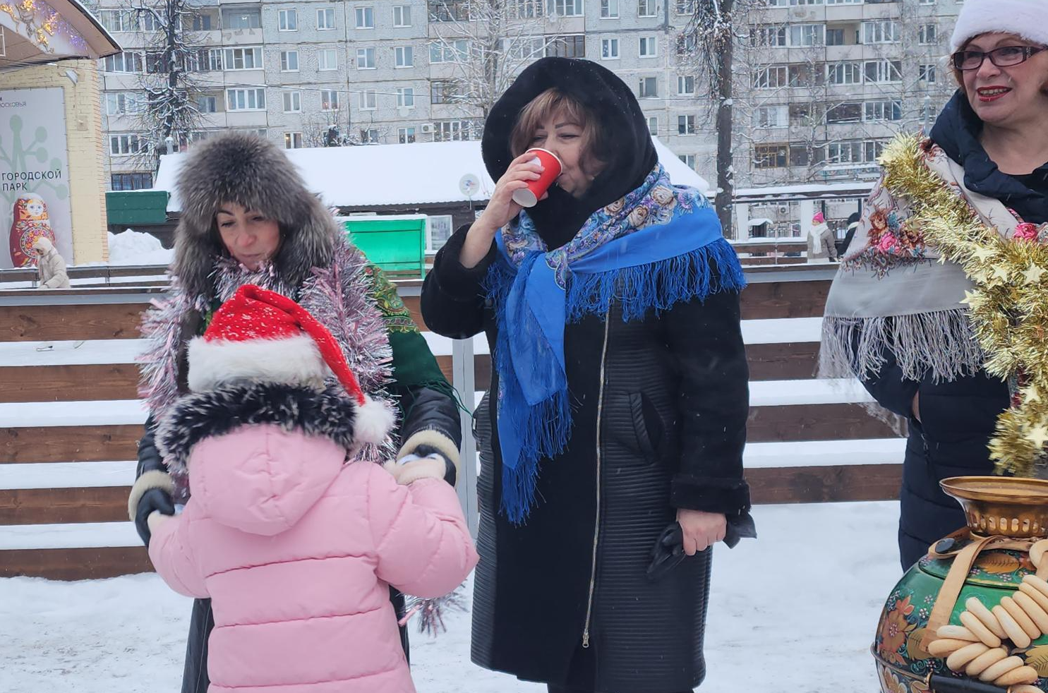 «Праздник чудес» с чаепитием и танцами прошел в Павловском Посаде