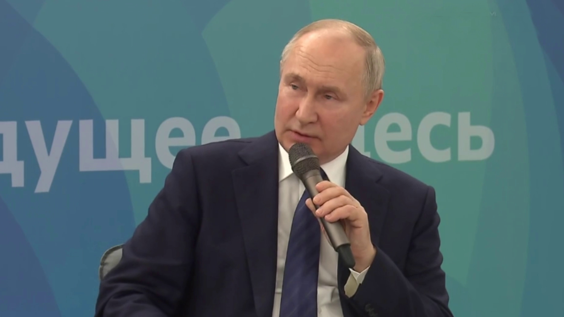 Владимир Путин: Президентская стипендия будет повышена и составит 30 000 рублей