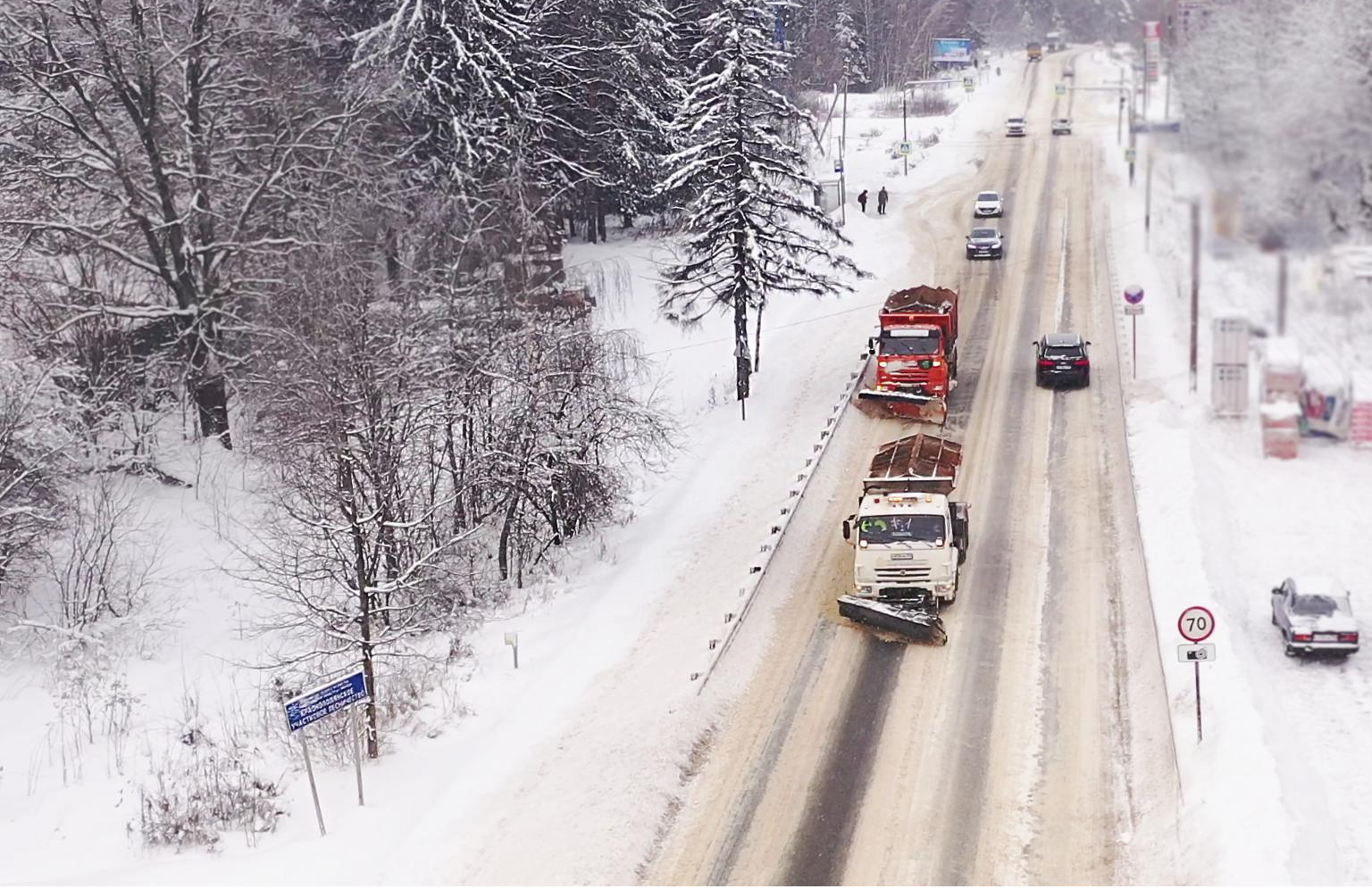 Минтранс Подмосковья и ГИБДД призвали водителей быть особенно бдительными в снегопад