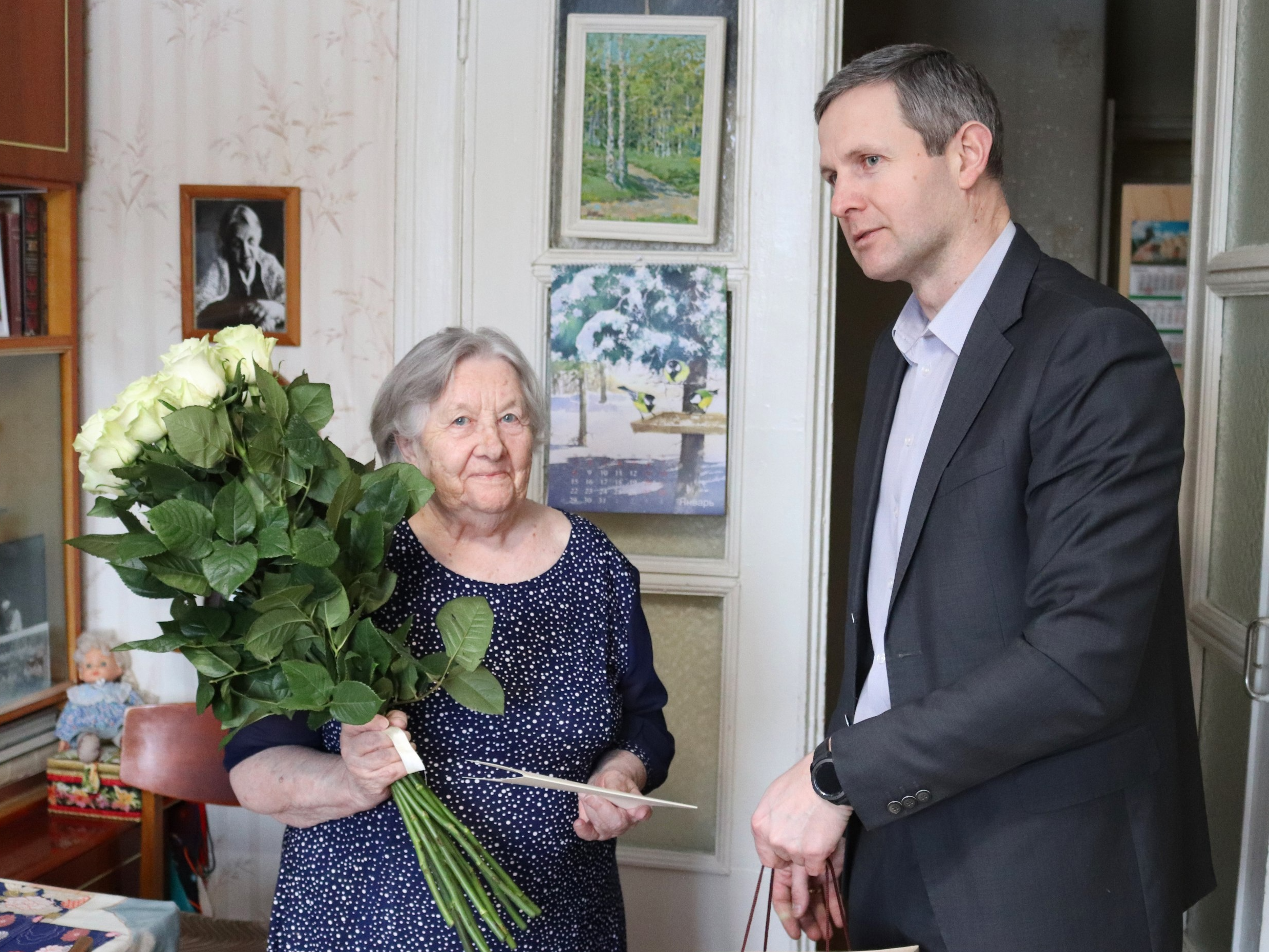Алексей Воробьев поздравил выдающихся женщин Пущино с днем рождения