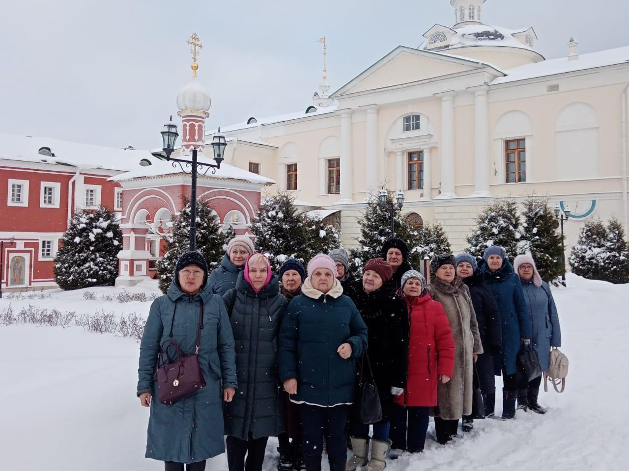 В храме с почти тысячелетней историей побывали долголеты из Волоколамска