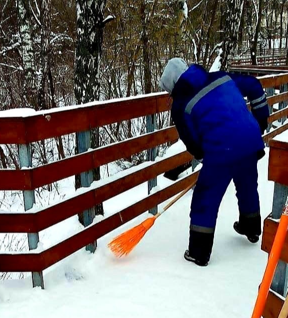 Жители Истры благодарят местных коммунальщиков за оперативную уборку снега