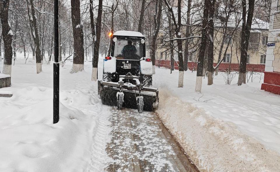 На уборку территорий в Подмосковье привлечено более 15 тысяч специалистов