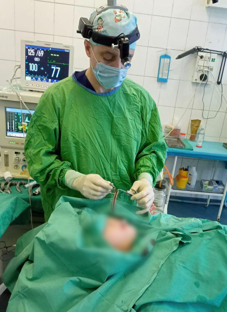 Подмосковные врачи экстренно прооперировали женщину с гнойным воспалением мозга, которое вызвал обычный отит
