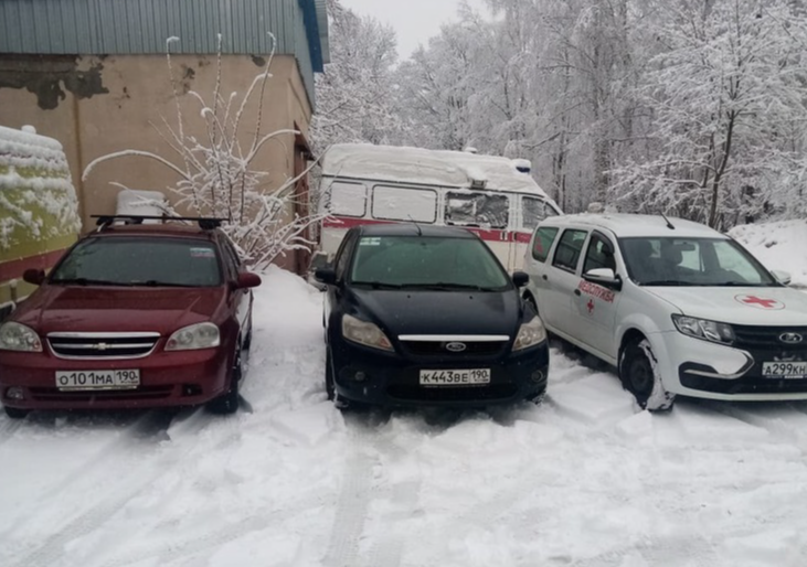 Автомобилисты Черноголовки бьют тревогу: машины скорой помощи "закрывают" на парковках