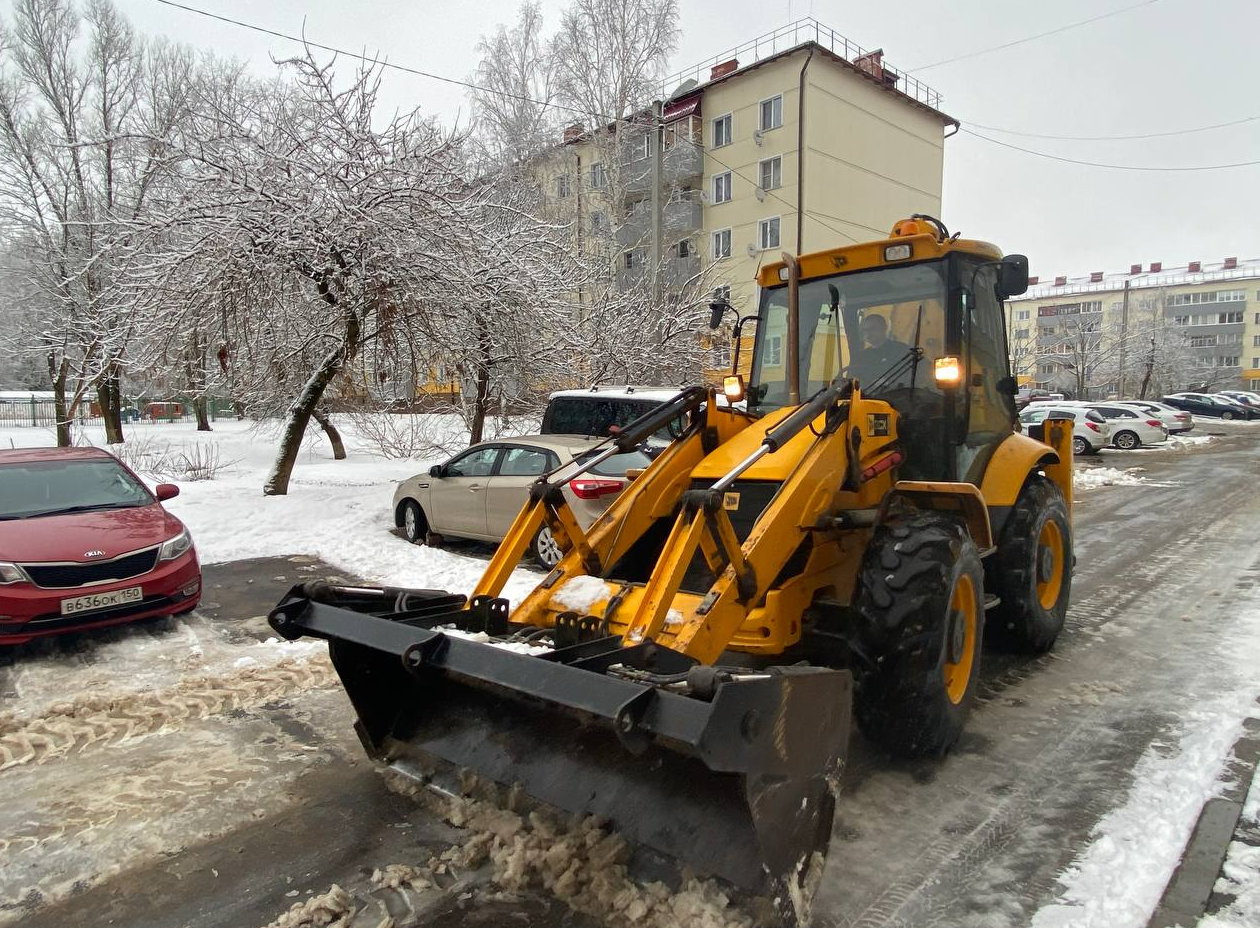 В Шаховской борются с последствиями снегопада