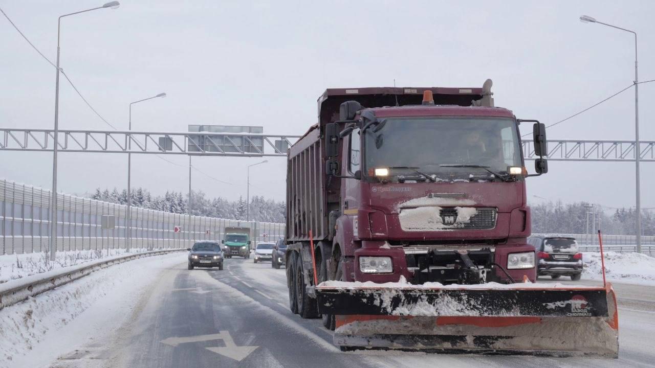 За ночь в Подмосковье очистили около десяти тысяч км дорог