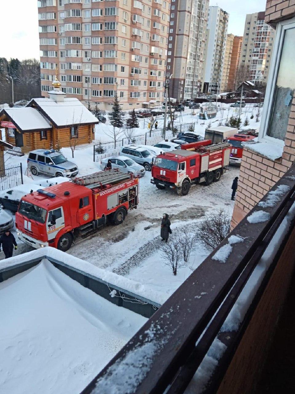 Огнеборцы эвакуировали 20 человек из горящей многоэтажки в Звенигороде |  REGIONS.RU / Звенигород