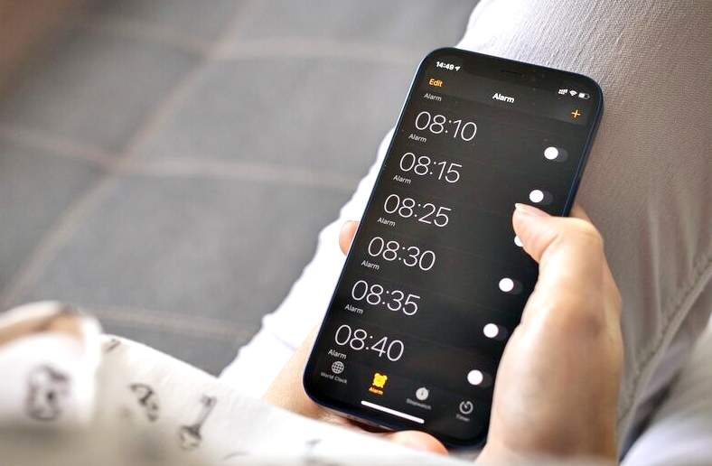 Эксперт рассказал, чем опасно ставить несколько будильников для пробуждения