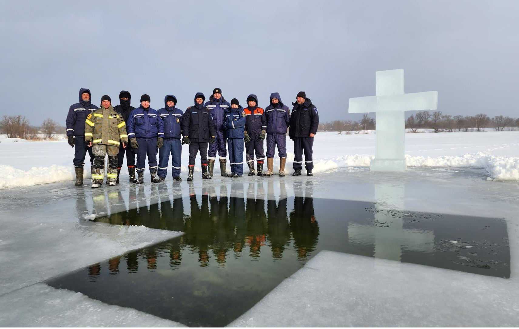 Ступинские спасатели подготовили крещенскую купель у Белопесоцкого монастыря