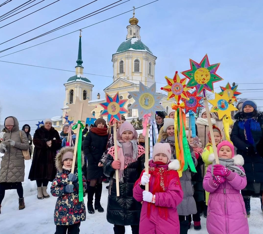 Ребята из Лобни поучаствовали в традиционных колядках