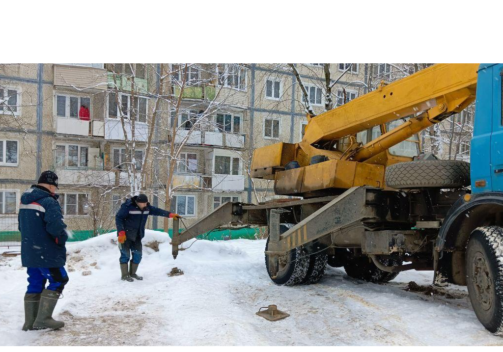 Коммунальные службы Дмитрова оперативно устраняют аварию на теплосетях города