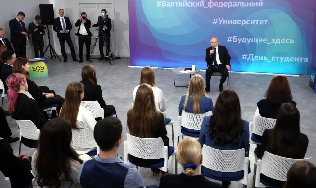 Путин повысил президентскую стипендию для студентов до 30 тысяч рублей