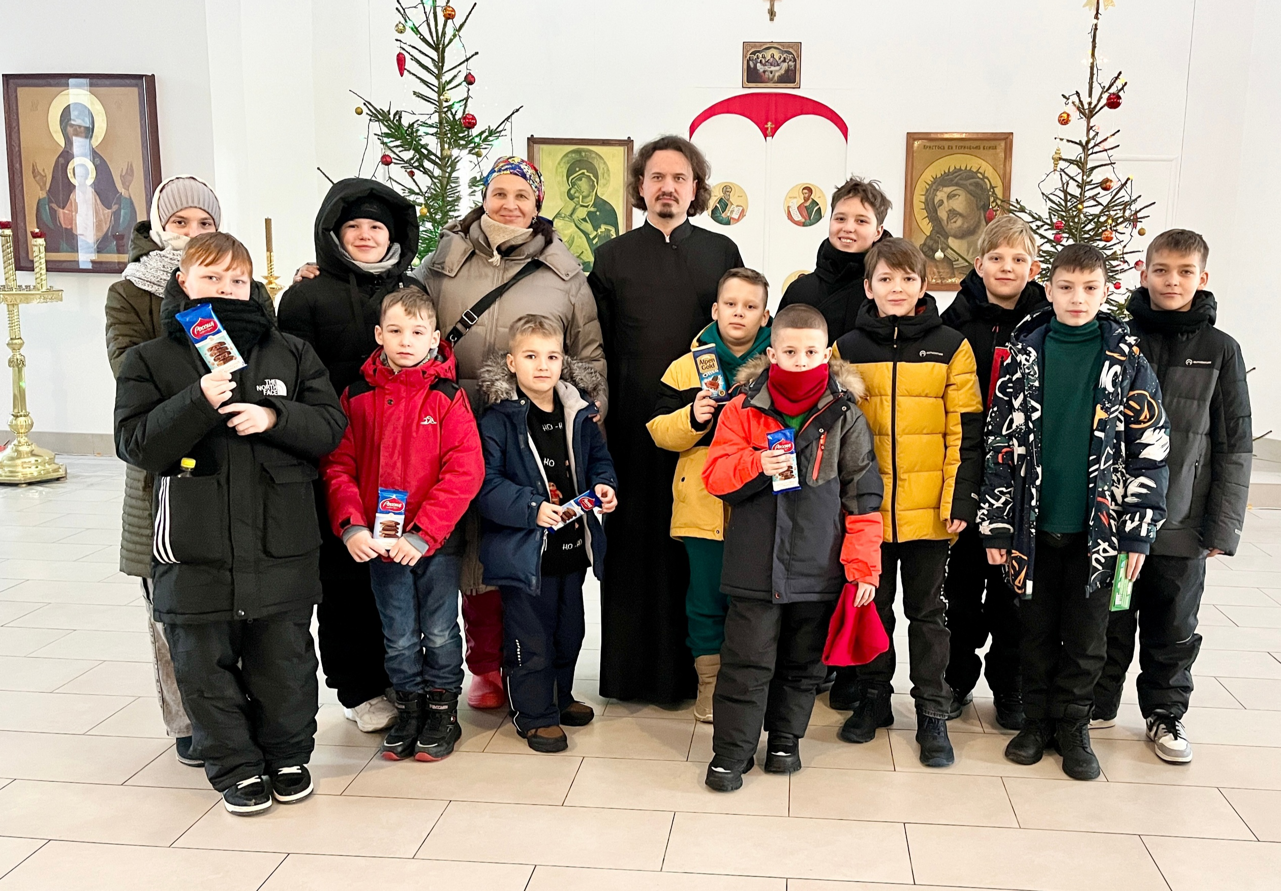 Школьникам из Городища рассказали историю Рождества Христова на экскурсии в Знаменском храме