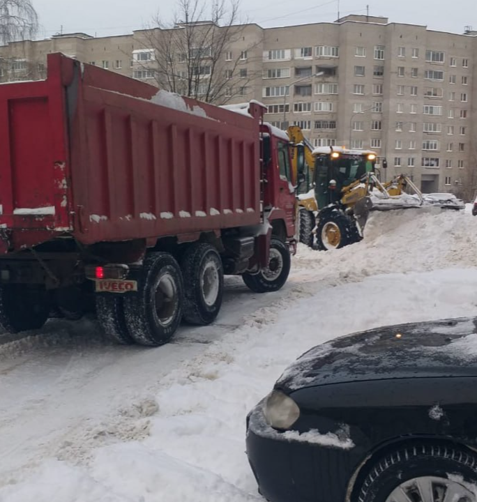 Жителей города просят с пониманием отнестись к уборке снега во дворах