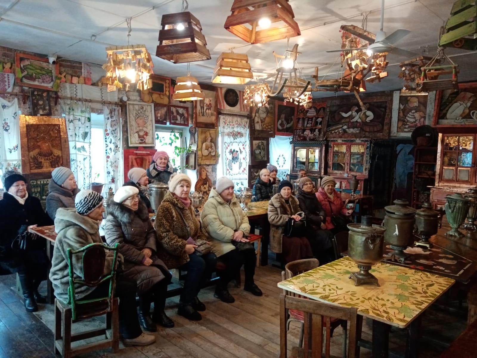 Долголетам устроили экскурсию в Звенигородский район