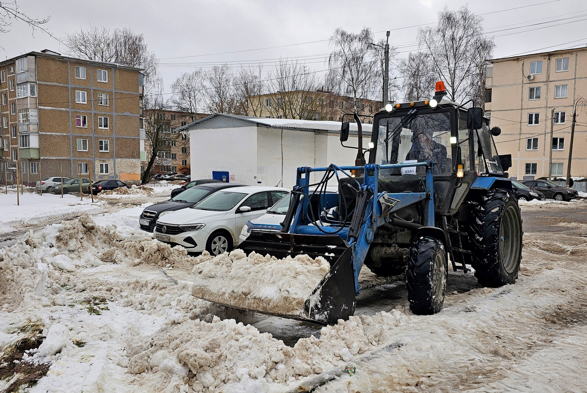 Расчистку территорий от снега выполнят сегодня в городском округе Луховицы по двадцати семи адресам