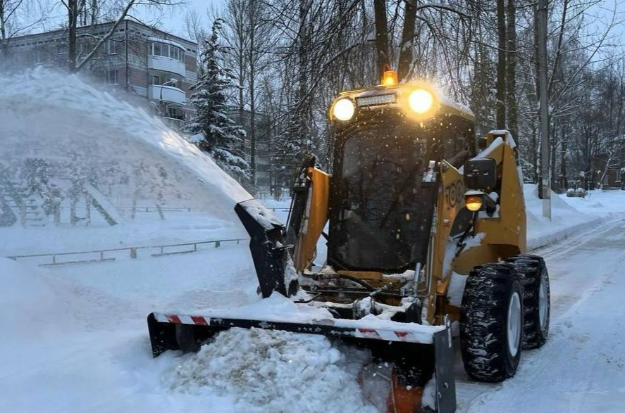 К борьбе с рекордным снегопадом в Подмосковье готово 3,5 тысячи единиц техники