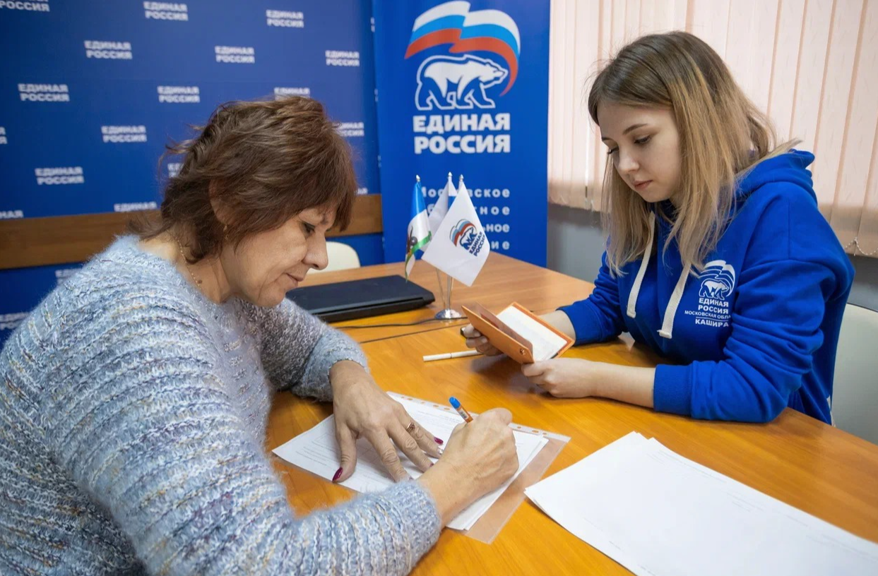 В Мытищах провели день сбора подписей в поддержку выдвижения Владимира  Путина на выборы | REGIONS.RU / Мытищи