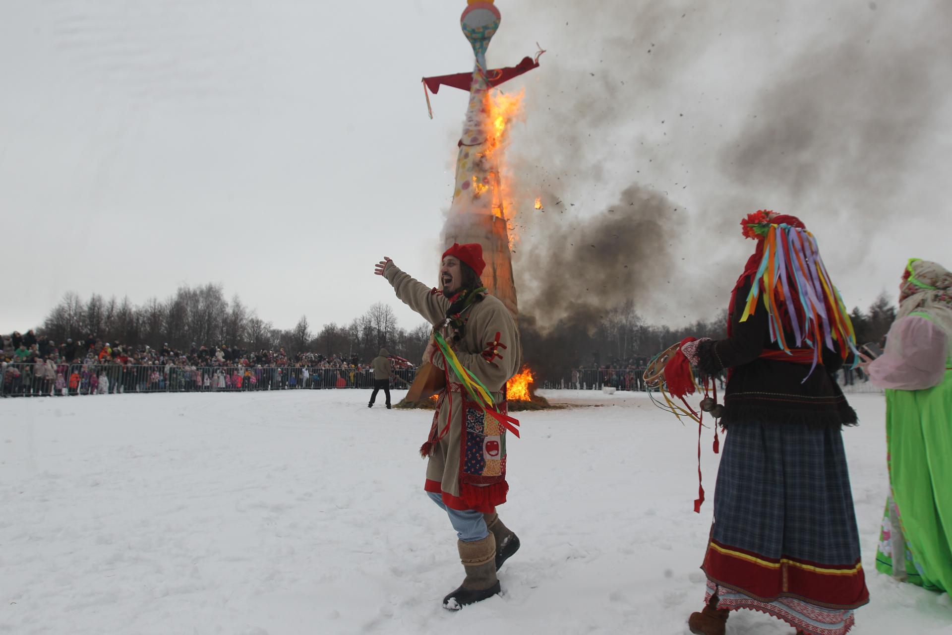 Самое высокое в стране чучело Масленицы сожгут в Московской области