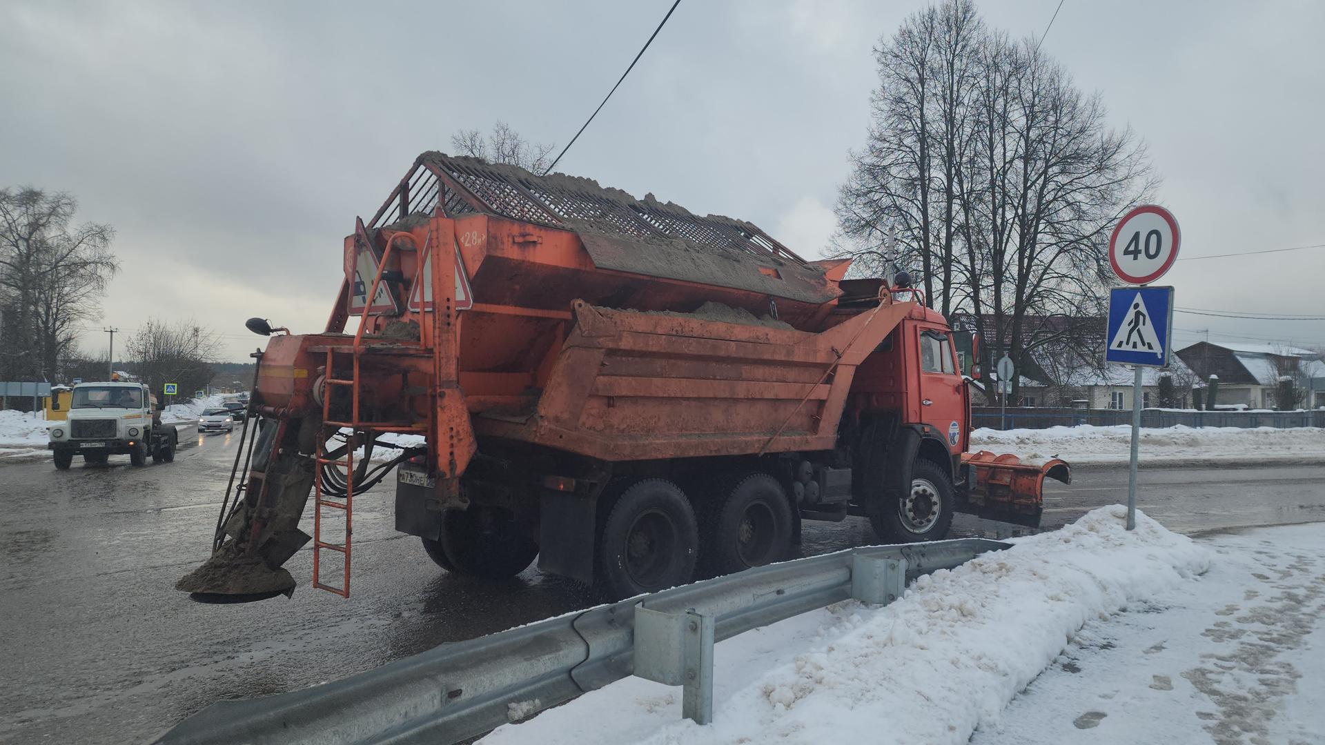 В Павлово-Посадском округе вывезли более 137 тысяч кубометров снега и сформировали новые бригады для уборки