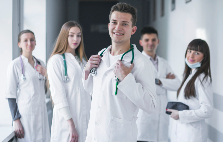Стали известны специальности врачей, которых приглашают на работу в новую поликлинику Лобни