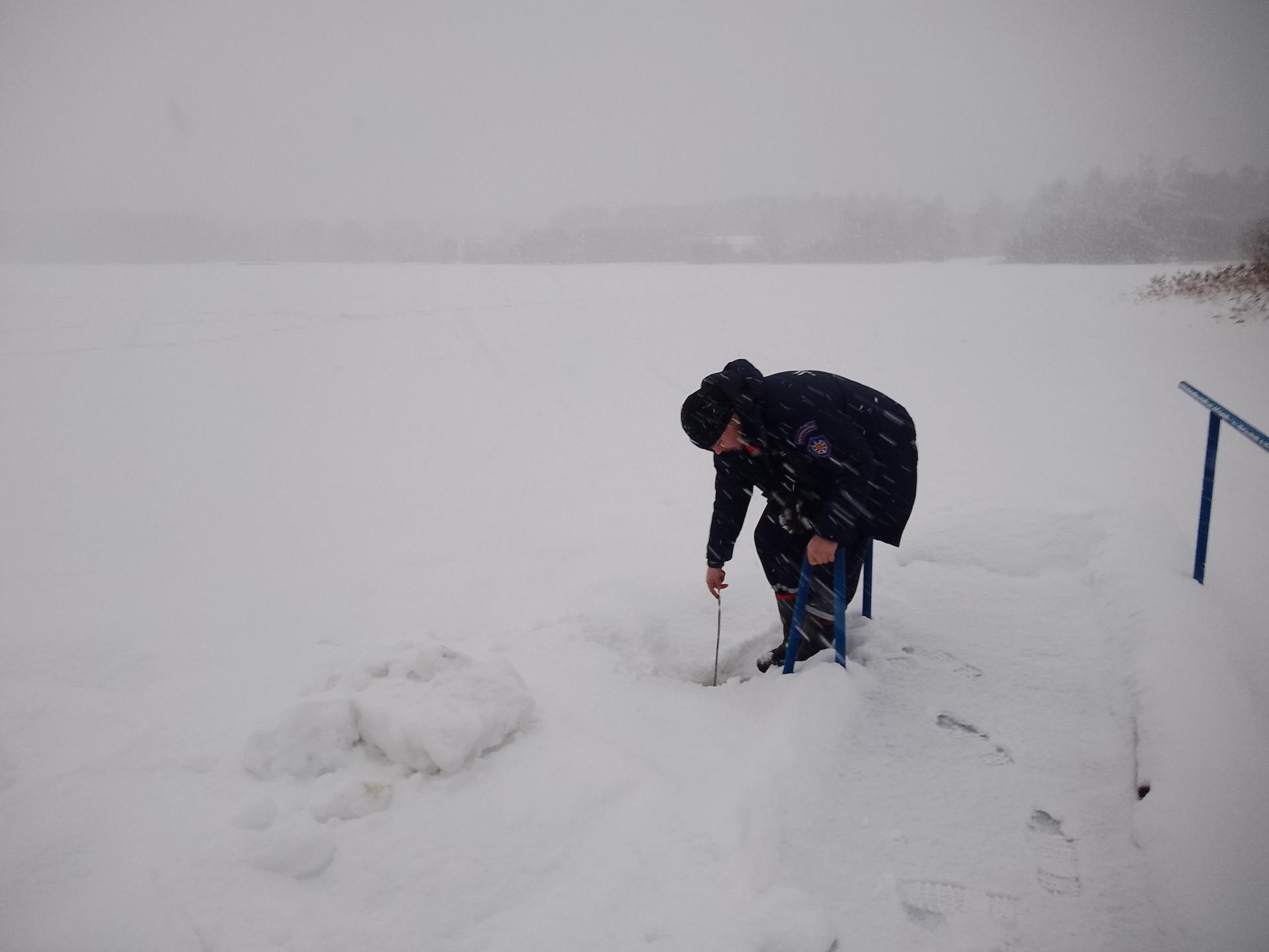 Спасатели призвали местных жителей соблюдать осторожность при выходе на лед