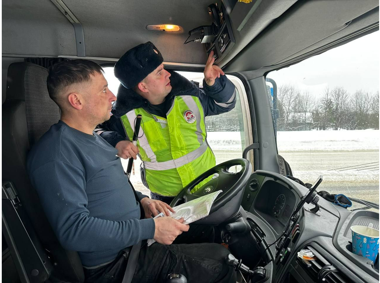 Более 50 водителей грузовиков в Рузе проверили автоинспекторы