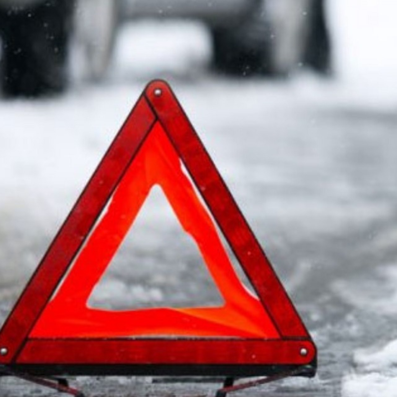 Иномарка влетела под снегоуборщик в Волоколамске