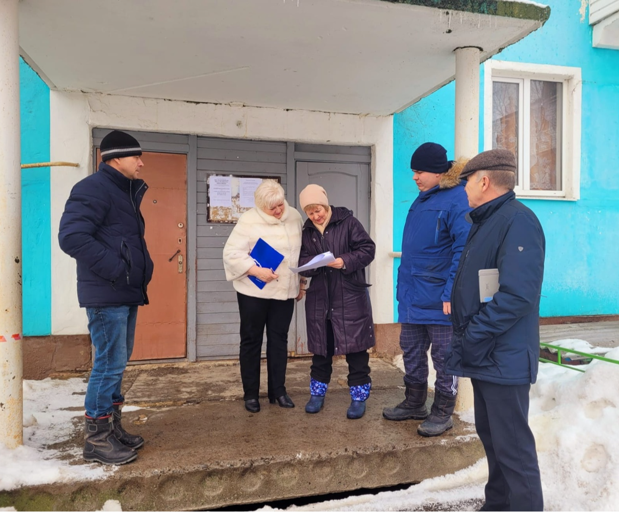 В многоквартирном доме в Макеево починят ступеньки на входе в подъезд