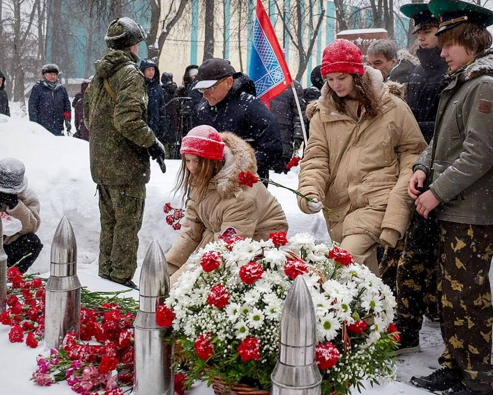 На торжественном митинге в Электростали вспомнили погибших героев СВО и всех, кто не вернулся из «горячих точек»
