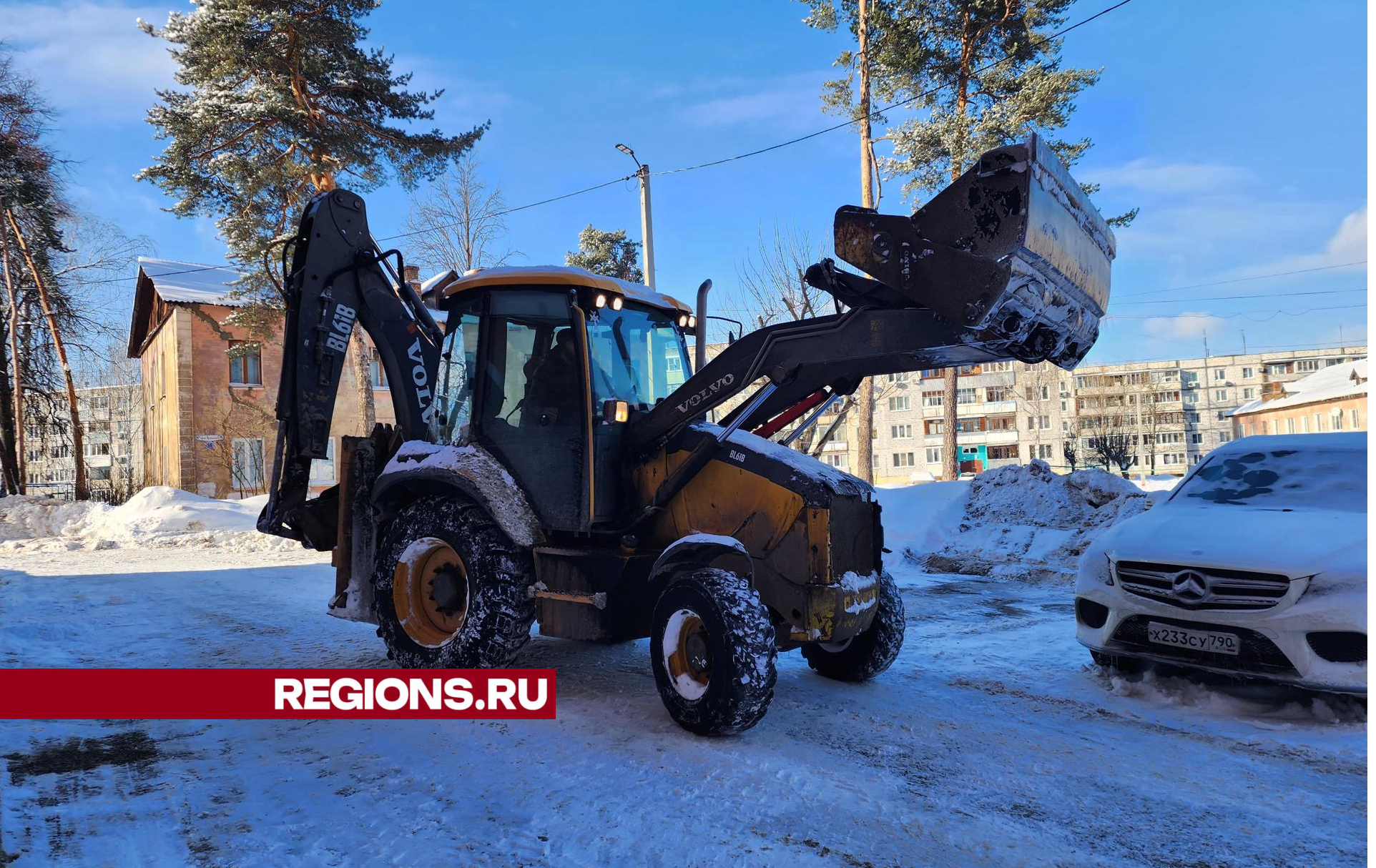 Коммунальные службы начали активно расчищать детские площадки | REGIONS.RU  / Павловский Посад