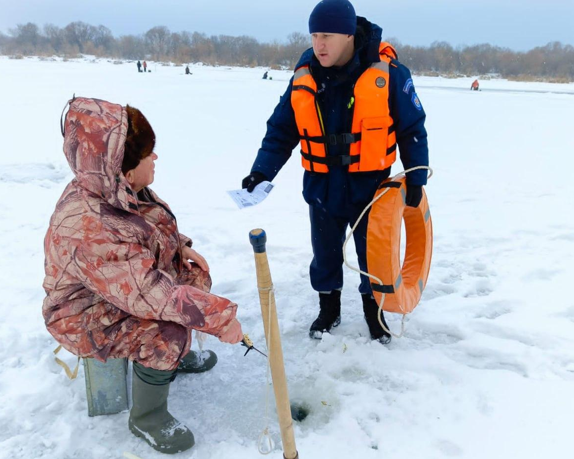 Подмосковные спасатели рекомендовали рыбакам соблюдать меры безопасности на водоёмах