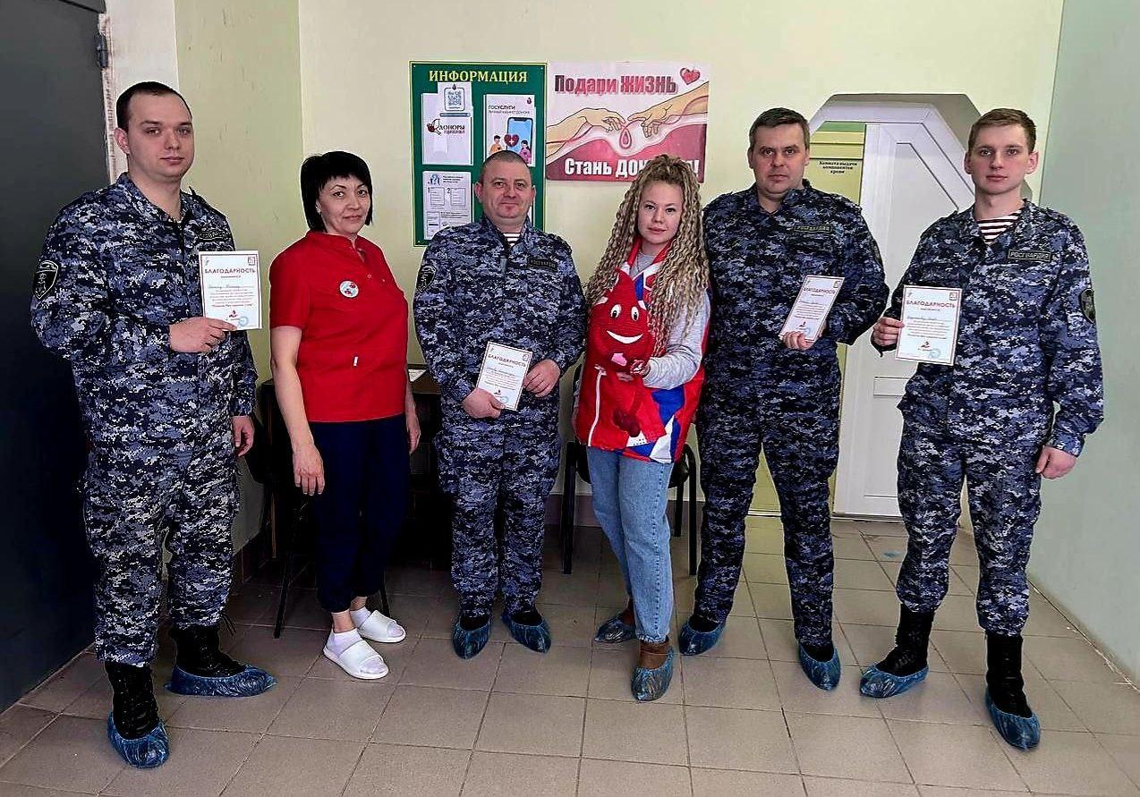 «Помочь без лишних слов»: сотрудники Росгвардии присоединились к донорской акции в Волоколамске
