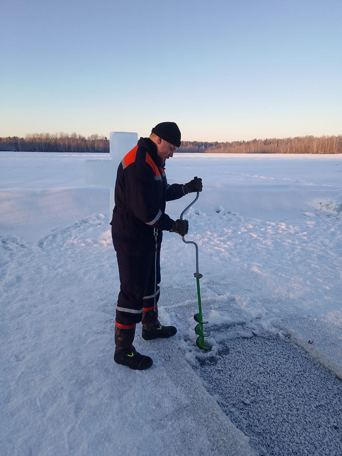 Подмосковные спасатели рассказали жителям Щелково, как не провалиться под лед