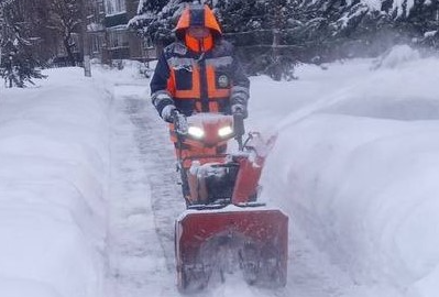 600 коммунальщиков Истры расчищают последствия снегопада