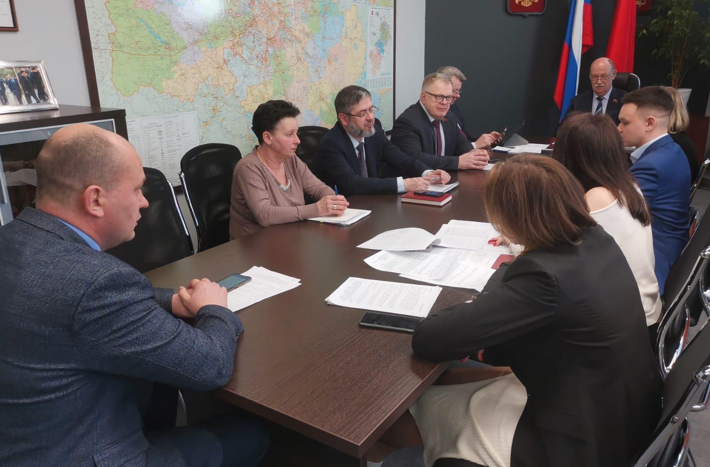 Руководитель фракции КПРФ подмосковной Думы обсудил проект закона о выборах президента России