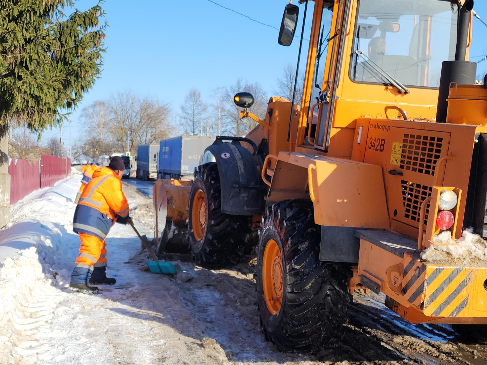 Дорожники очистили от снега проезд Автомобилистов в Коломне | REGIONS.RU /  Коломна