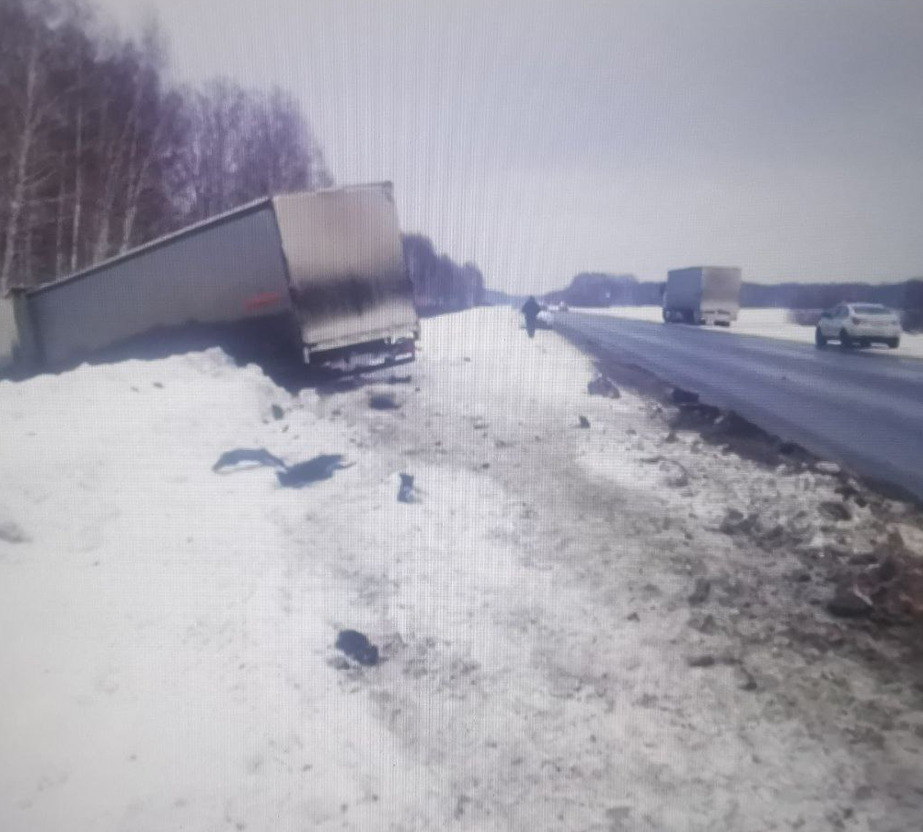 Большегруз протаранил на МКАД две попавшие в аварию легковушки