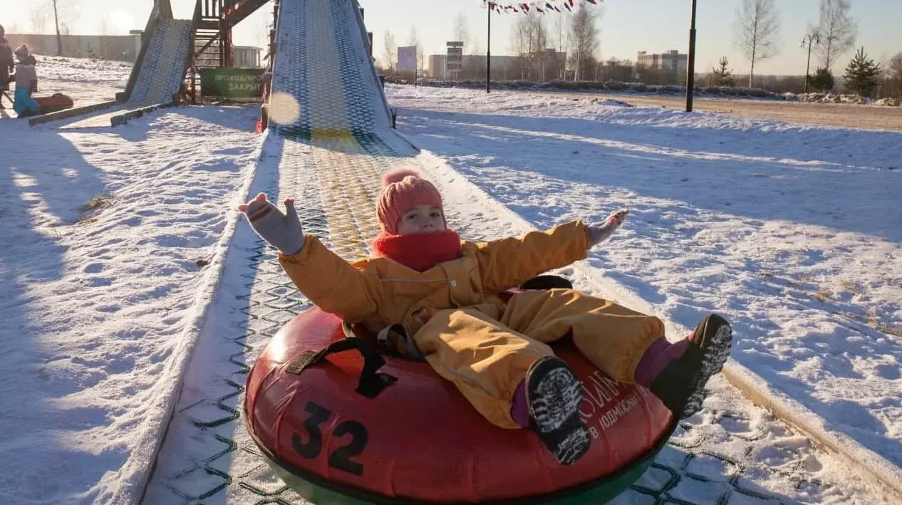 Тюбинговая горка в городском парке культуры и отдыха в Ивантеевке ждет любителей зимнего отдыха в  последние дни зимы