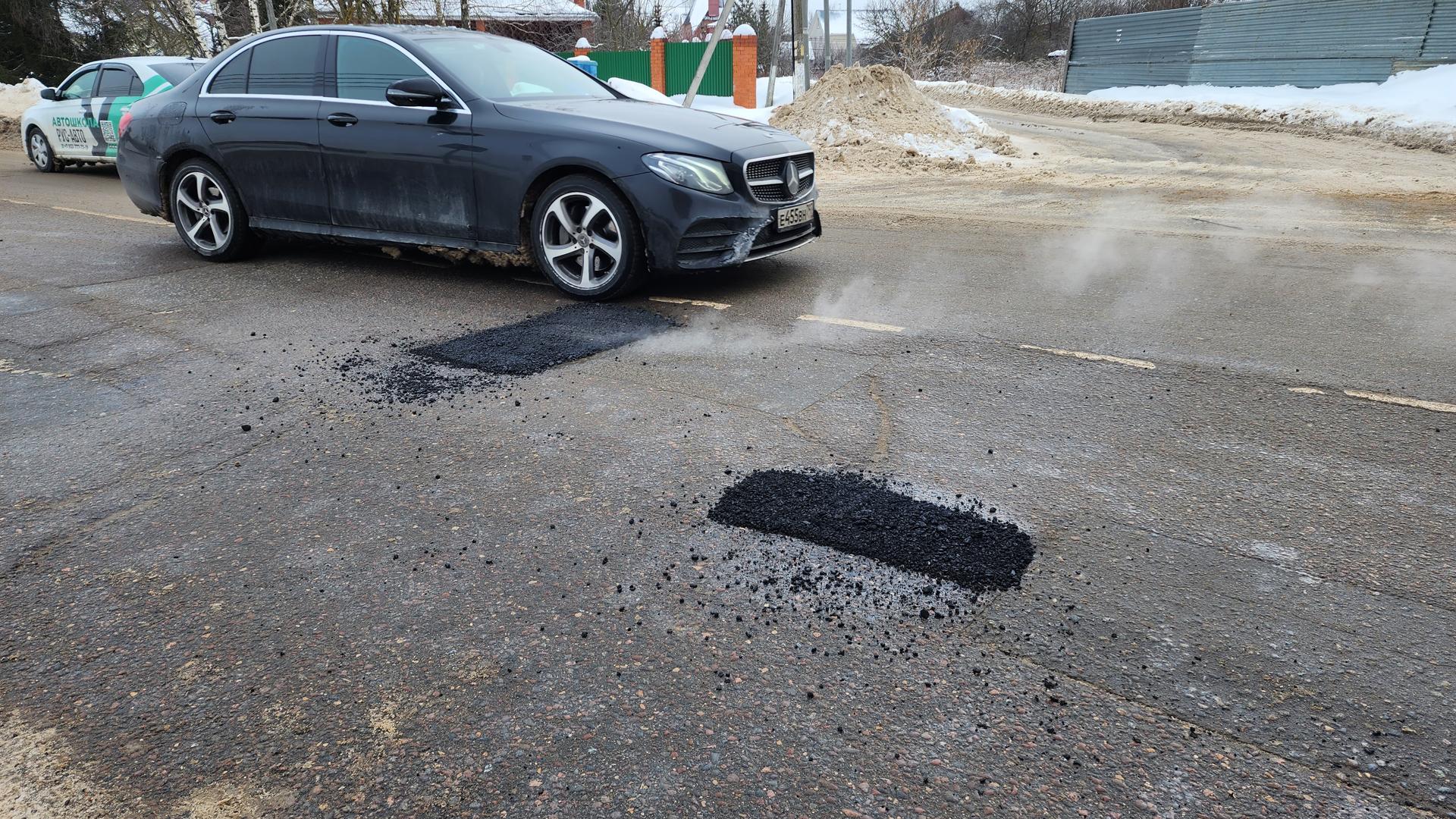 В микрорайоне Западный отремонтировали дорожное покрытие