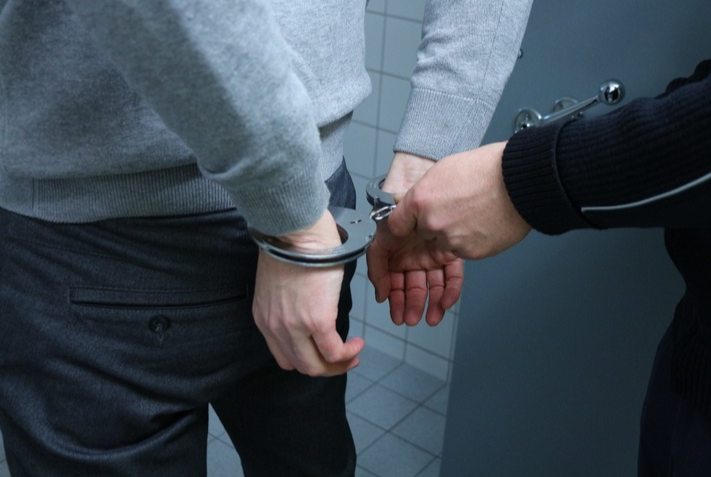 В Мытищах задержали мошенников, которые хотели обмануть пенсионерку под видом сотрудников водоканала