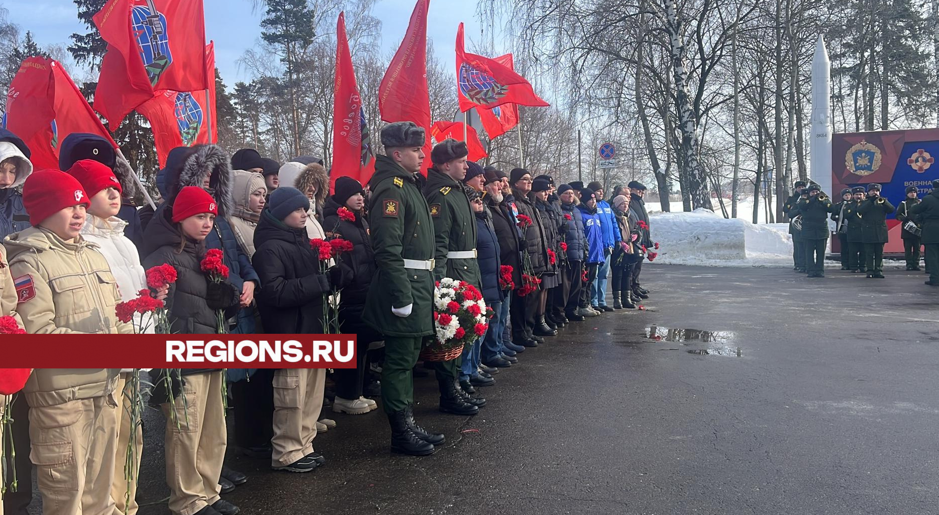 Глава Балашихи возложил цветы к памятнику воинам-интернационалистам на Леоновском шоссе
