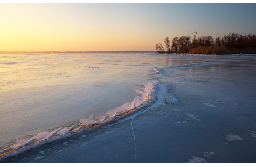 Жителям Пушкинского округа напомнили об опасности выхода на лед в период оттепели